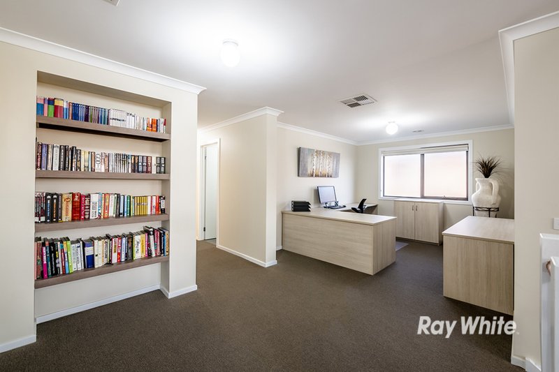 Photo - 33 Trillium Boulevard, Cranbourne North VIC 3977 - Image 15