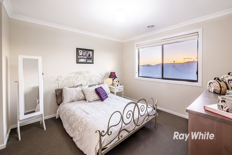 Photo - 33 Trillium Boulevard, Cranbourne North VIC 3977 - Image 18