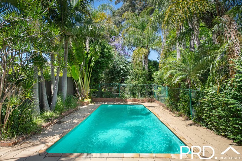 Photo - 33 Tyalgum Ave , Panania NSW 2213 - Image 2