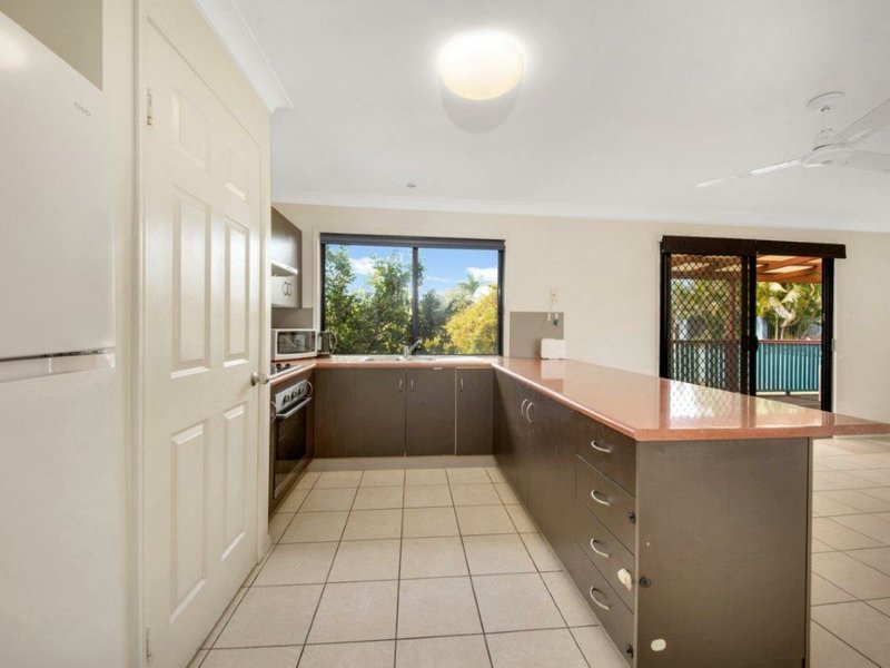 Photo - 33 Tyson Crescent, Tannum Sands QLD 4680 - Image 3