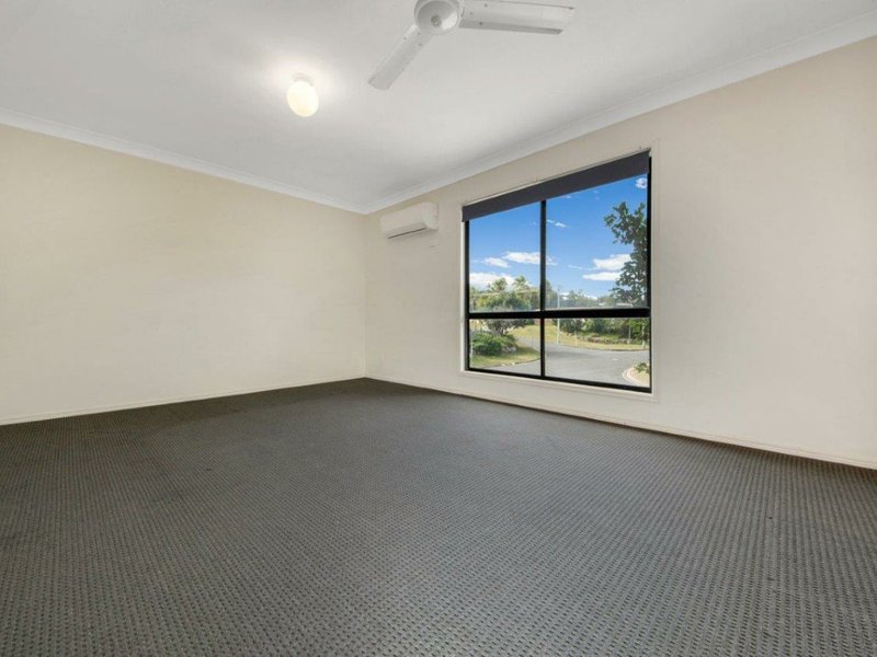 Photo - 33 Tyson Crescent, Tannum Sands QLD 4680 - Image 4