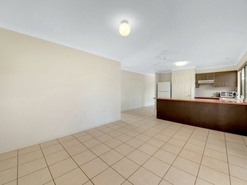 Photo - 33 Tyson Crescent, Tannum Sands QLD 4680 - Image 6