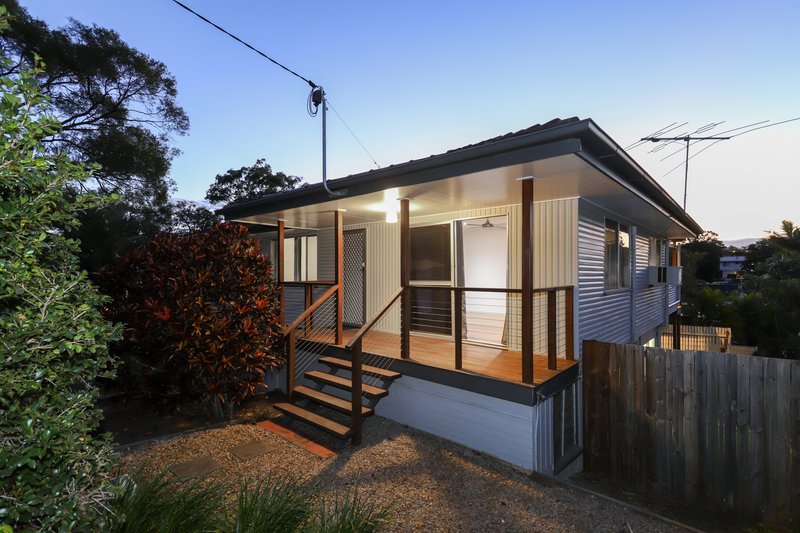 Photo - 33 Violet Street, Everton Hills QLD 4053 - Image 2