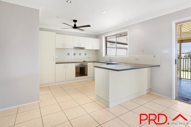 Photo - 33 Warburton Drive, Tamworth NSW 2340 - Image 4