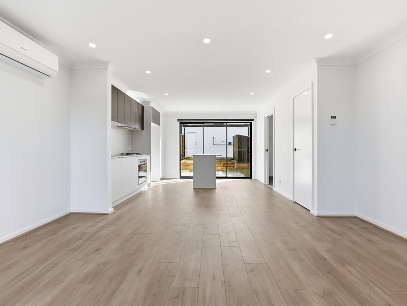Photo - 33 Warin Lane, Bacchus Marsh VIC 3340 - Image 3