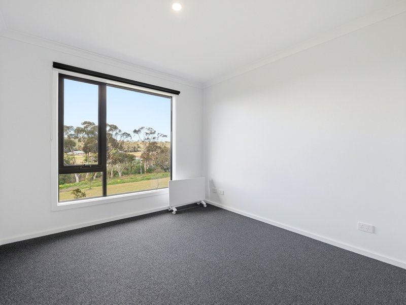 Photo - 33 Warin Lane, Bacchus Marsh VIC 3340 - Image 9