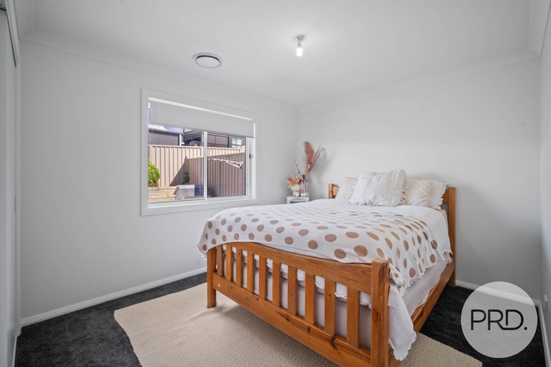 Photo - 33 Watson Boulevard, Lloyd NSW 2650 - Image 11