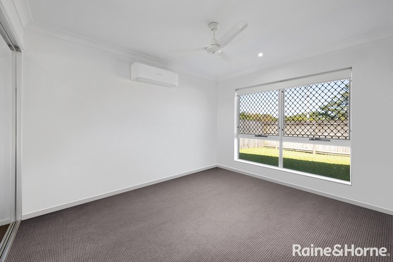 Photo - 33 Westaway Crescent, Andergrove QLD 4740 - Image 6