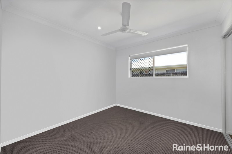 Photo - 33 Westaway Crescent, Andergrove QLD 4740 - Image 12