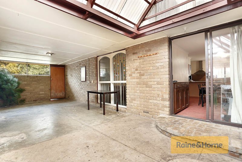 Photo - 33 Westmelton Drive, Melton West VIC 3337 - Image 3