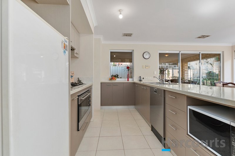 Photo - 33 Westwood Meander, Carramar WA 6031 - Image 11