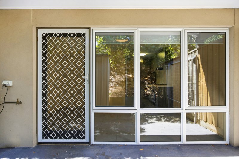 Photo - 33 White Close, Lilydale VIC 3140 - Image 2