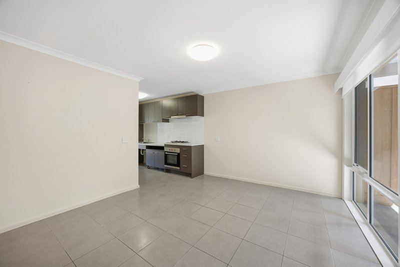 Photo - 33 White Close, Lilydale VIC 3140 - Image 6