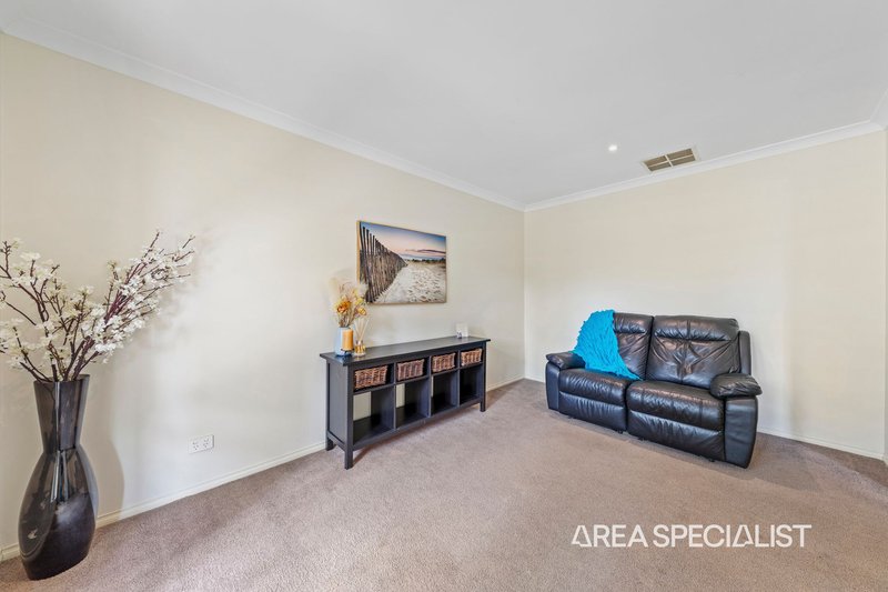 Photo - 33 Wild Cherry Avenue, Pakenham VIC 3810 - Image 5