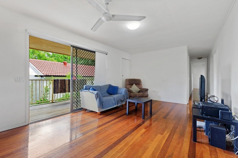 Photo - 33 Wills Street, Coorparoo QLD 4151 - Image 2