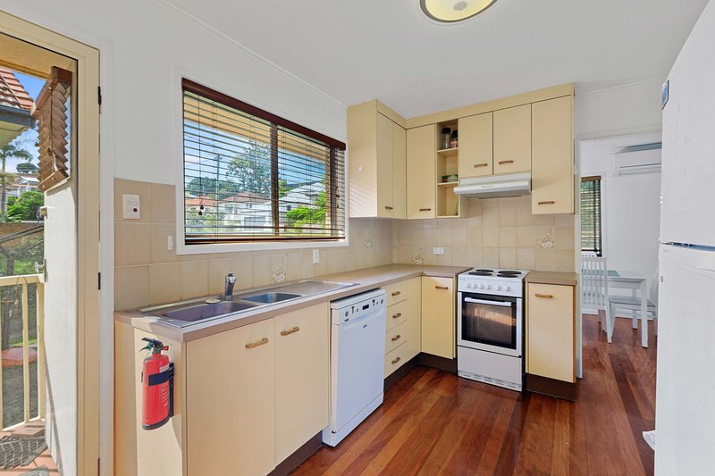 Photo - 33 Wills Street, Coorparoo QLD 4151 - Image 3