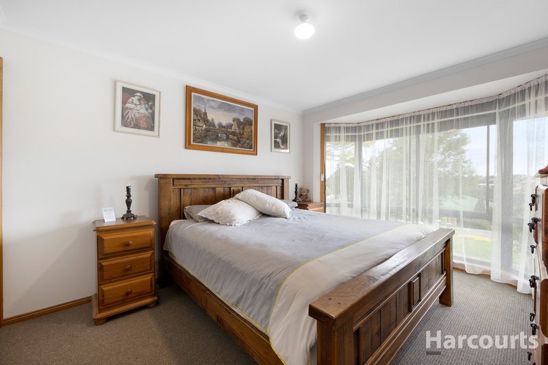 Photo - 33 Windhaven Drive, Warragul VIC 3820 - Image 6