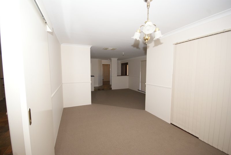 Photo - 33 Woodbridge Drive, Cooloongup WA 6168 - Image 3