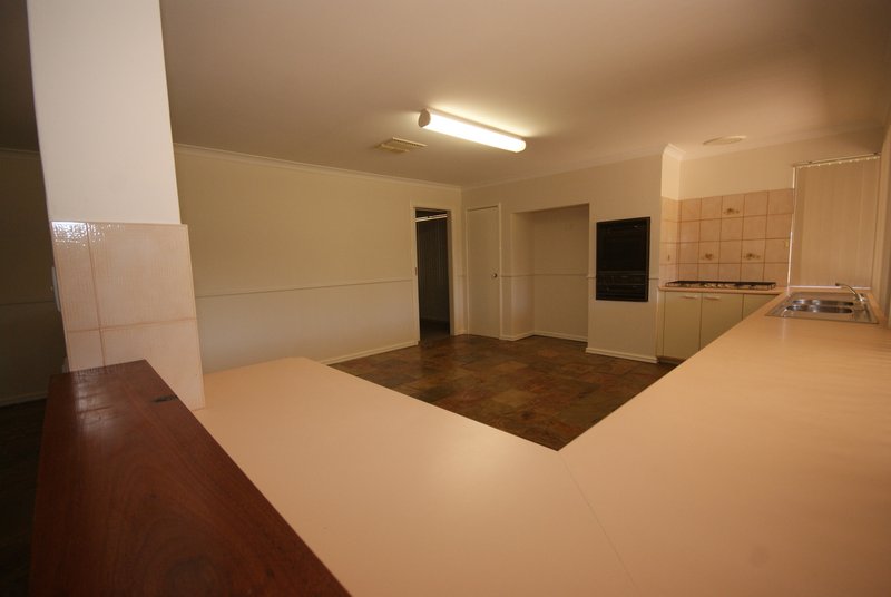 Photo - 33 Woodbridge Drive, Cooloongup WA 6168 - Image 7