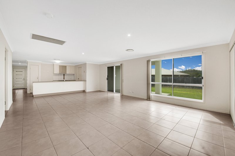 Photo - 33 Woodland Court, Kirkwood QLD 4680 - Image 4