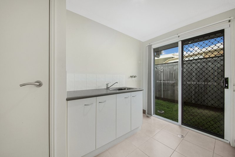 Photo - 33 Woodland Court, Kirkwood QLD 4680 - Image 13