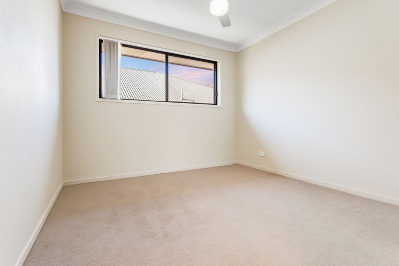 Photo - 33 Zephyr Street, Griffin QLD 4503 - Image 16