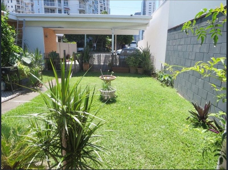 Photo - 3/30 Alexandra Avenue, Mermaid Beach QLD 4218 - Image 1