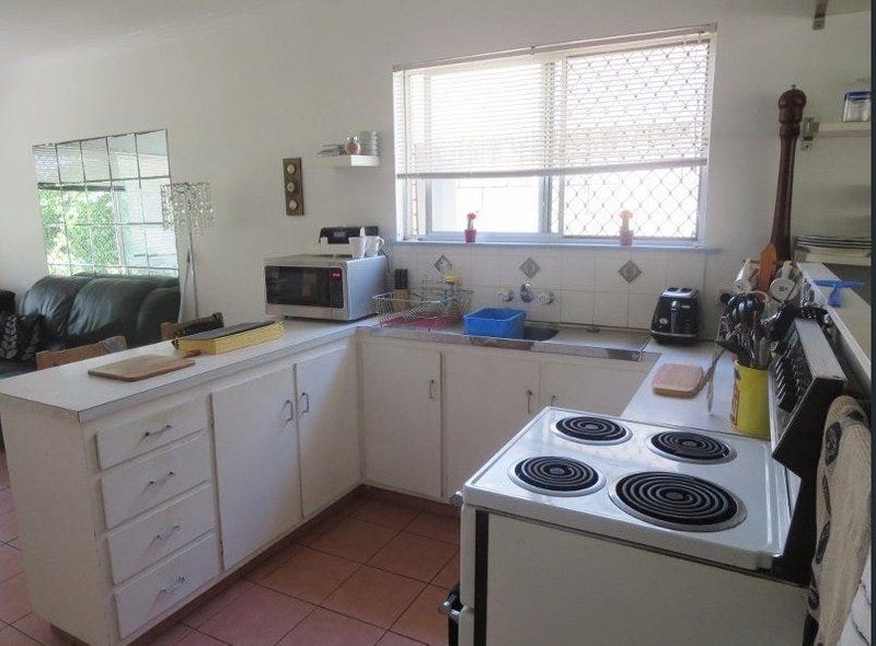 Photo - 3/30 Alexandra Avenue, Mermaid Beach QLD 4218 - Image 4