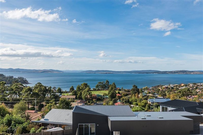 Photo - 3/30 Caladium Place, Blackmans Bay TAS 7052 - Image 3