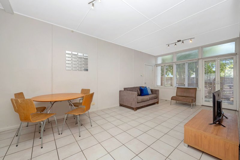 Photo - 3/30 Landsborough Street, North Ward QLD 4810 - Image 5