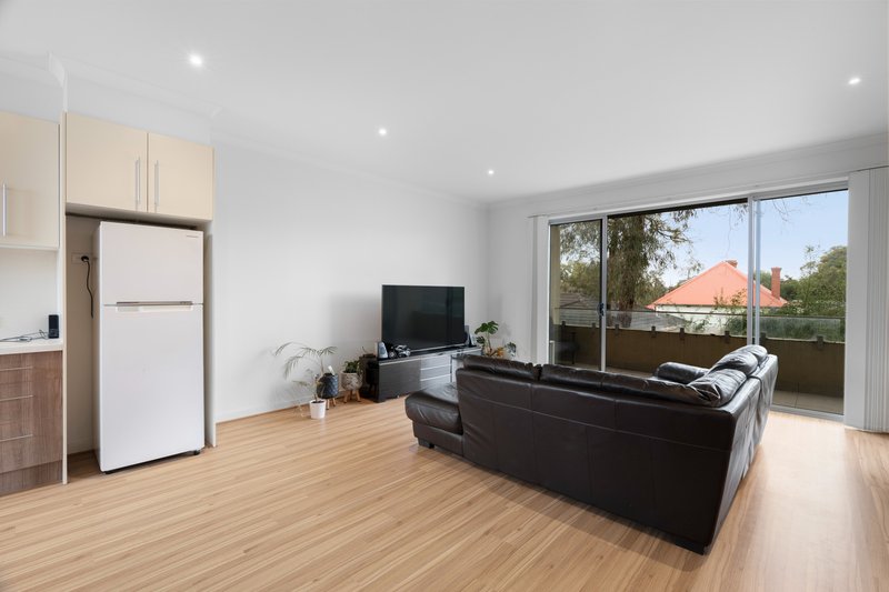 Photo - 3/30 Pitt Street, Ringwood VIC 3134 - Image 5