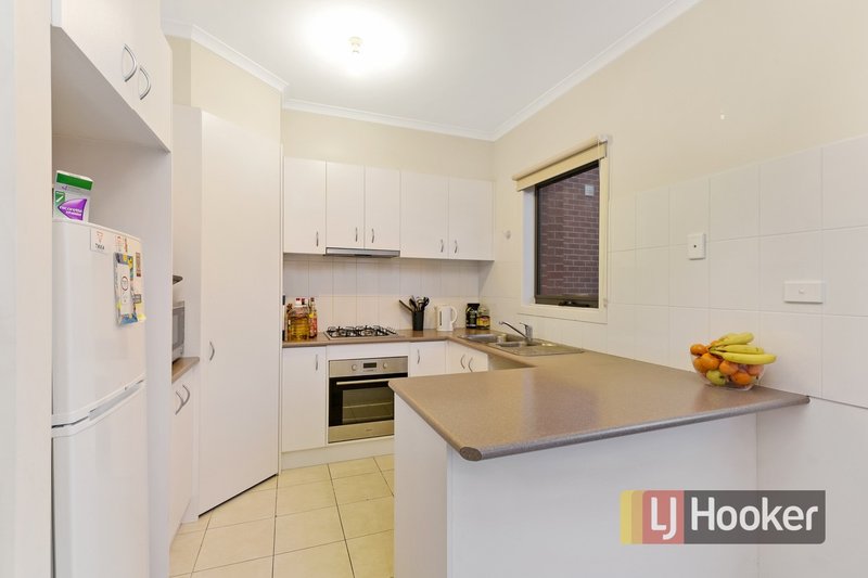 Photo - 3/30 Simon Court, Hampton Park VIC 3976 - Image 2