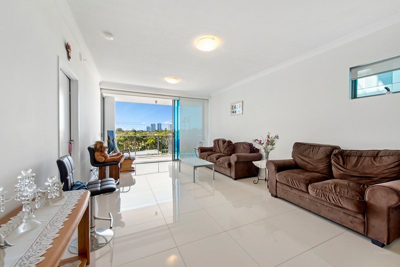 Photo - 3302/25-31 East Quay Drive, Biggera Waters QLD 4216 - Image 7