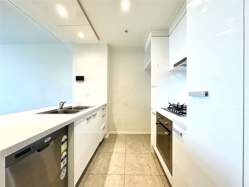 Photo - 3303/180 City Road, Southbank VIC 3006 - Image 6