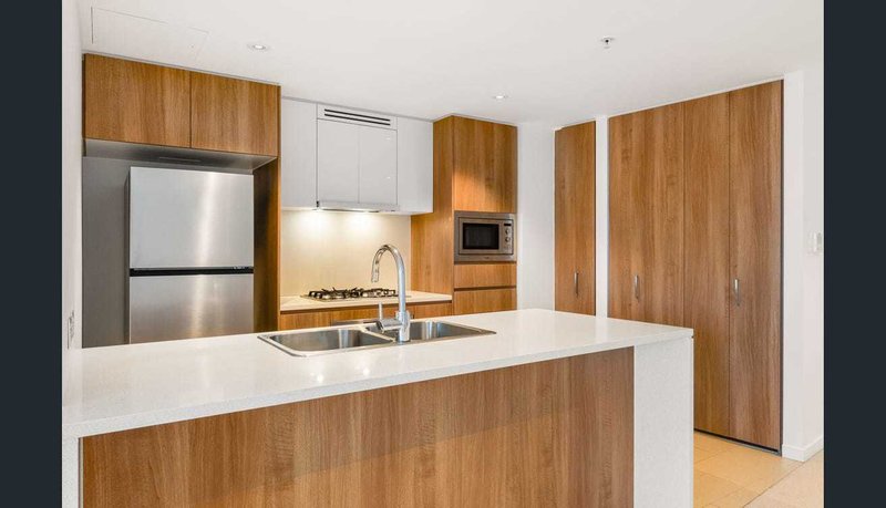 Photo - 3303/222 Margaret Street, Brisbane City QLD 4000 - Image 3