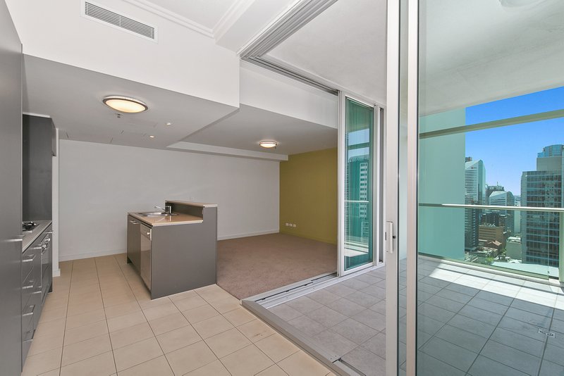 Photo - 3304/151 George Street, Brisbane City QLD 4000 - Image 2