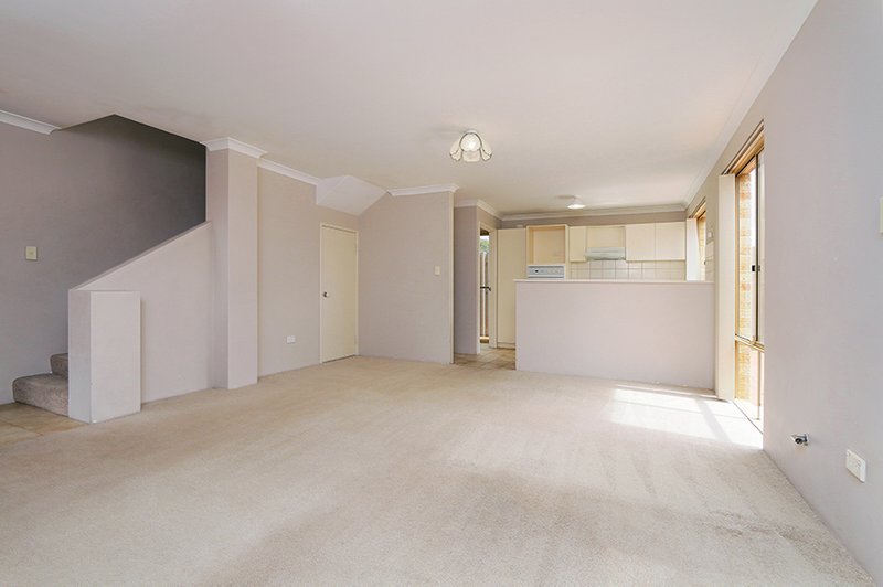 Photo - 3/309 Grand Promenade, Dianella WA 6059 - Image 1