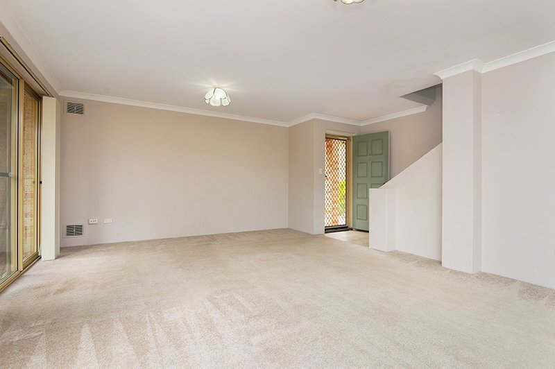 Photo - 3/309 Grand Promenade, Dianella WA 6059 - Image 2