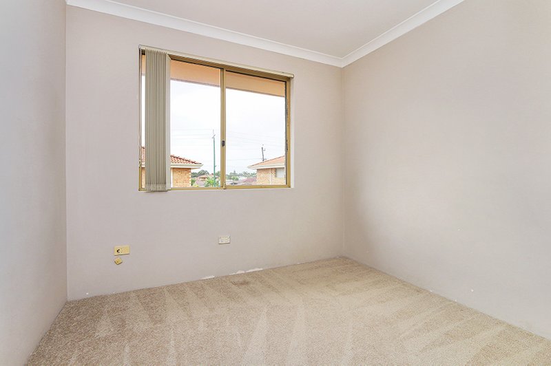 Photo - 3/309 Grand Promenade, Dianella WA 6059 - Image 4