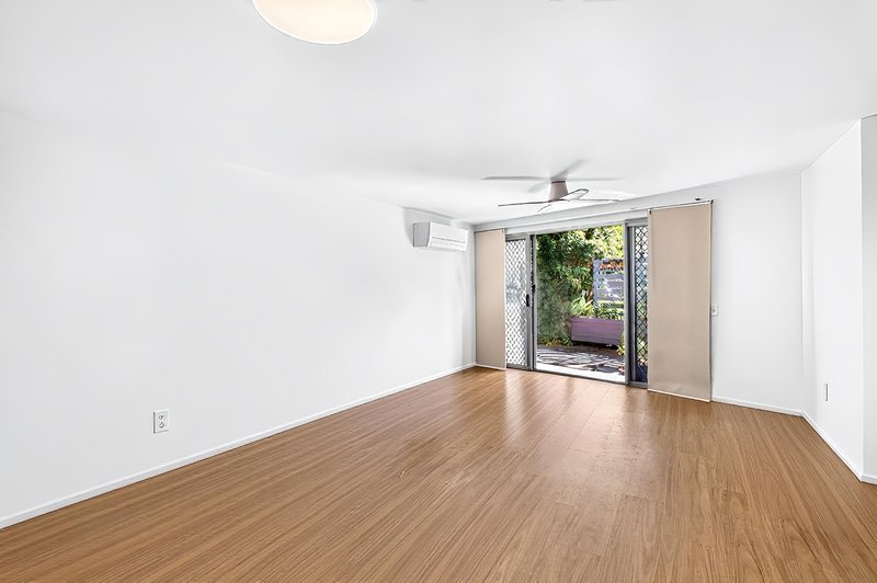 Photo - 3/31 Grasspan Street, Zillmere QLD 4034 - Image 4