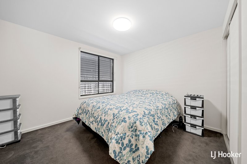 Photo - 33/1 Gungahlin Place, Gungahlin ACT 2912 - Image 4