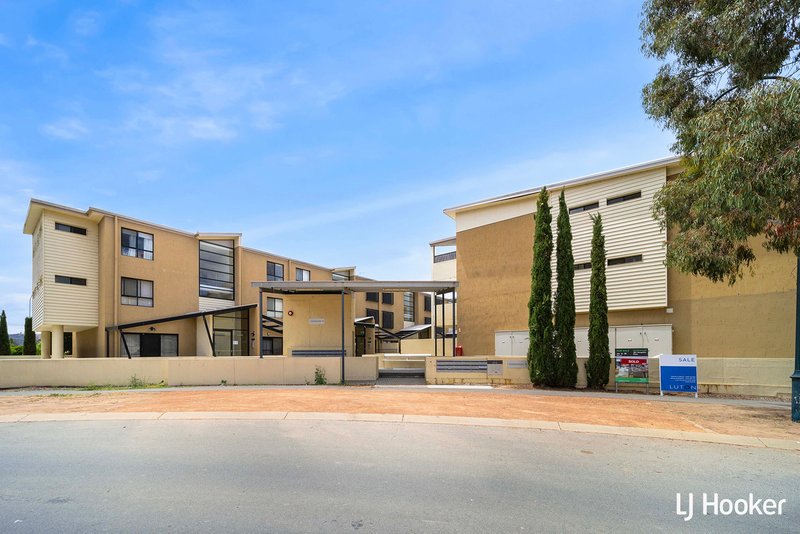 Photo - 33/1 Gungahlin Place, Gungahlin ACT 2912 - Image 8