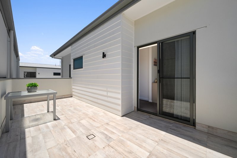 Photo - 33/1 Lyra Avenue, Hope Island QLD 4212 - Image 18