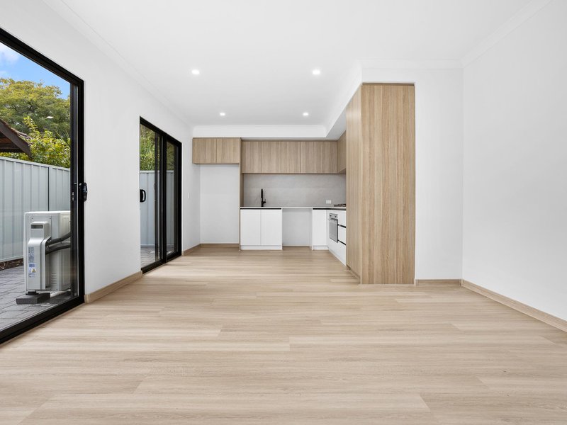 Photo - 3/31 Reynolds Road, Applecross WA 6153 - Image 2