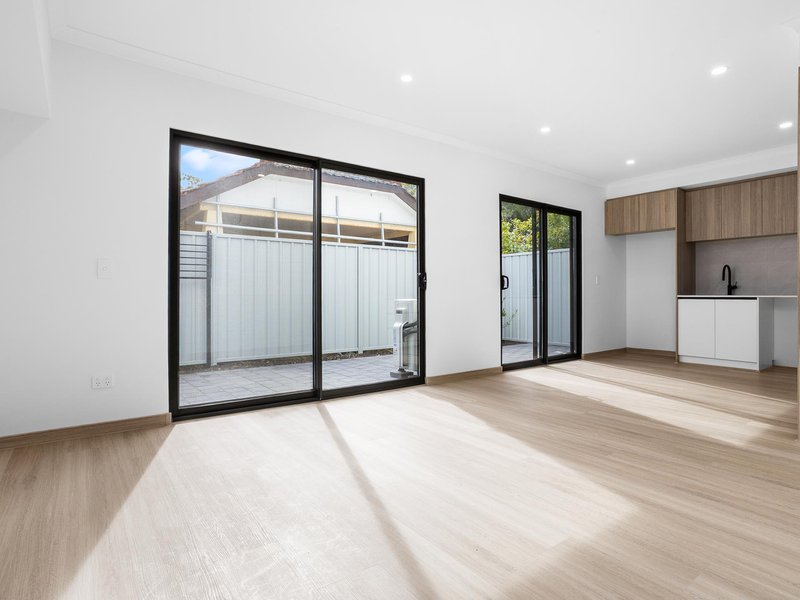 Photo - 3/31 Reynolds Road, Applecross WA 6153 - Image 3