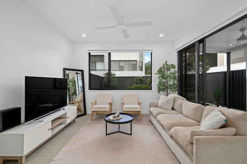 Photo - 33/11 Stewart Road, Albany Creek QLD 4035 - Image 2