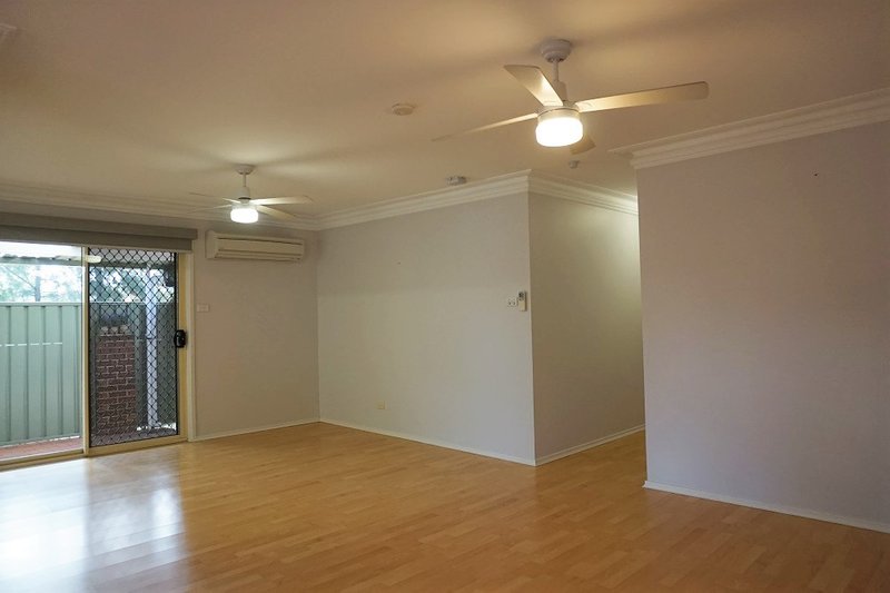 Photo - 33/1B Derby Street, Kingswood NSW 2747 - Image 2