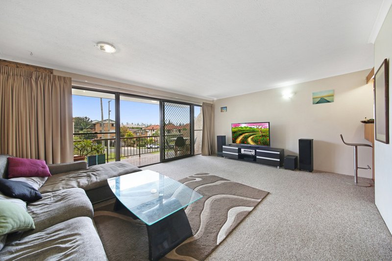 Photo - 3/32 Ewart Street, Burleigh Heads QLD 4220 - Image 4