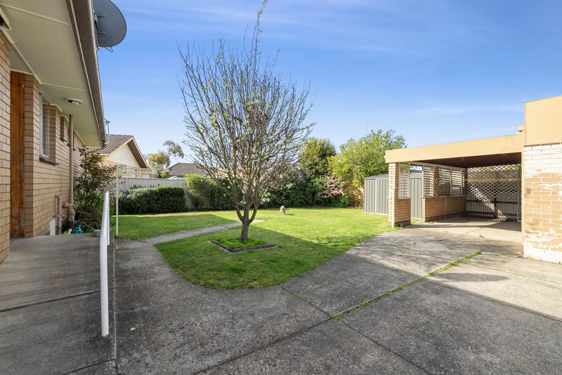 Photo - 332 Forest Street, Wendouree VIC 3355 - Image 6