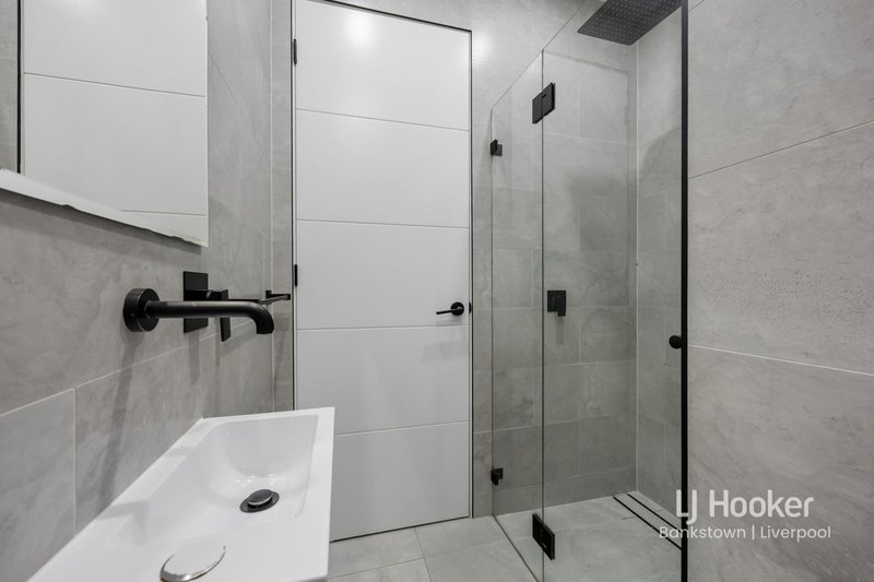 Photo - 3/32 Lucas Avenue, Moorebank NSW 2170 - Image 9